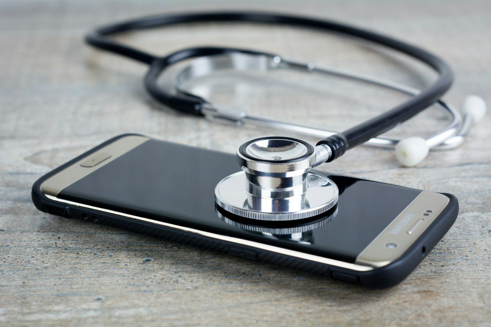 A smartphone with a stethoscope: patients finding a practice online